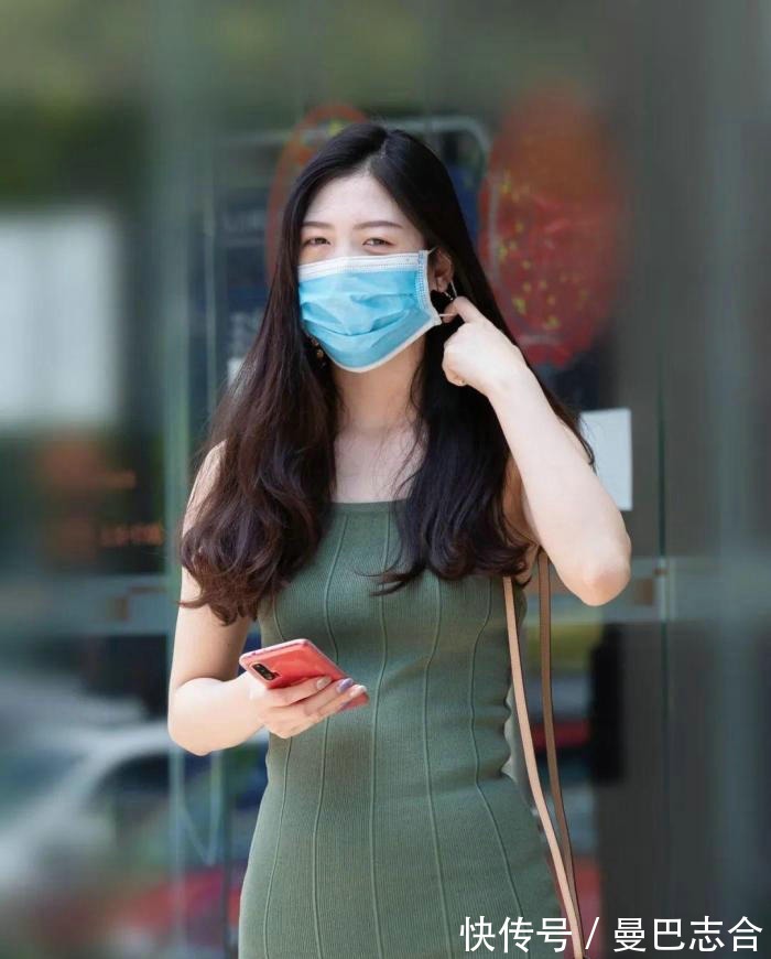 夏季|洋气十足的穿搭,黑色蕾丝绣花连体短裤,穿出夏季的清凉拉风的美