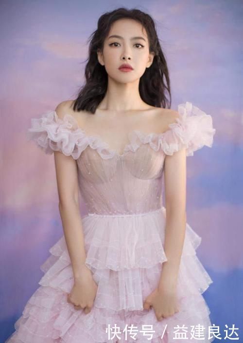 脸小|丸子头已经不流行了,今年这5种“发型”是真火,简单大方显脸小