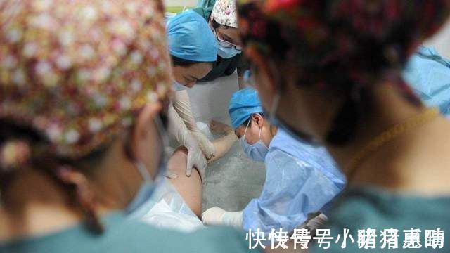 医生|国外孕妇都在用的“水中分娩”，真的适合中国产妇吗？看完秒懂