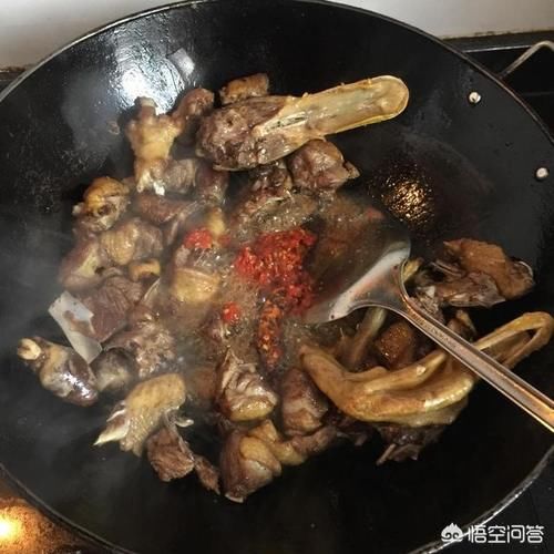  鸭子|鸭肉用什么香料烧最香？