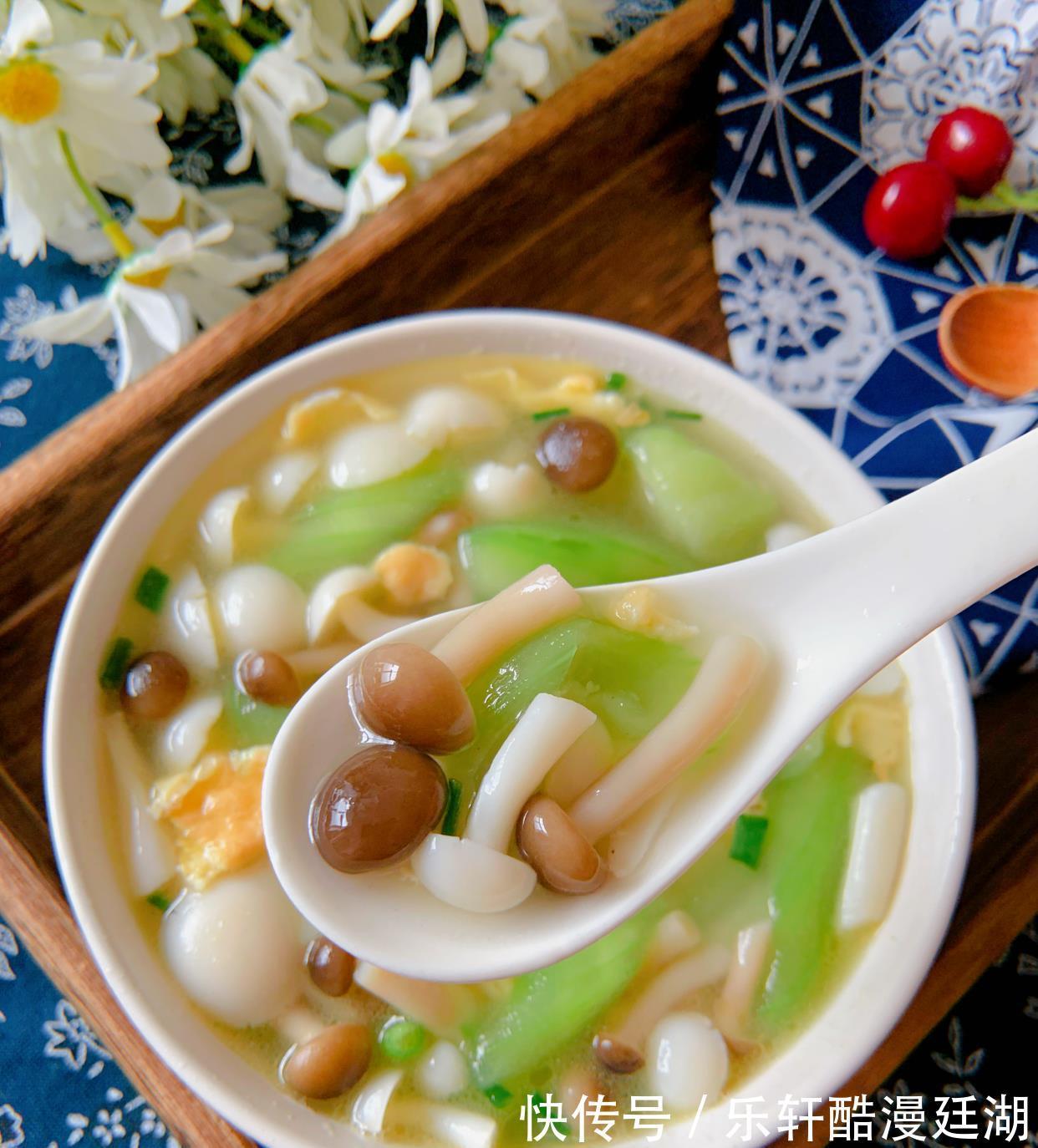 丝瓜|减肥无需节食,分享一道超好喝的低脂汤,鲜美又解暑,越喝越瘦!