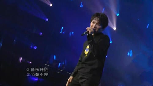 新裤子是节目组卧底主唱跑调拖周深后腿，双方不熟合演前才互关