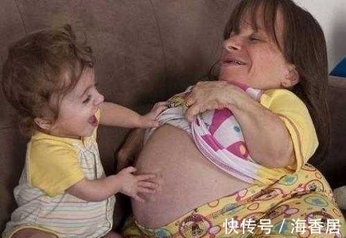 娃子|1米多女子,1米9男子,生下2个娃子,如今又大了肚子