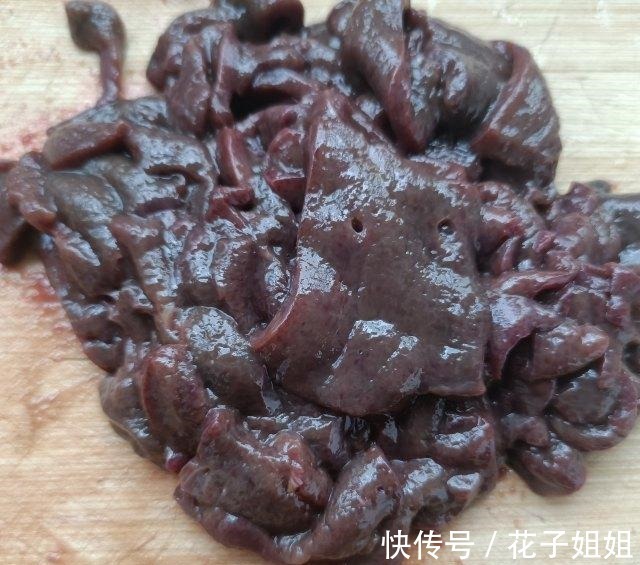 爆炒猪肝|泡椒爆炒猪肝,香嫩可口,美味下饭!