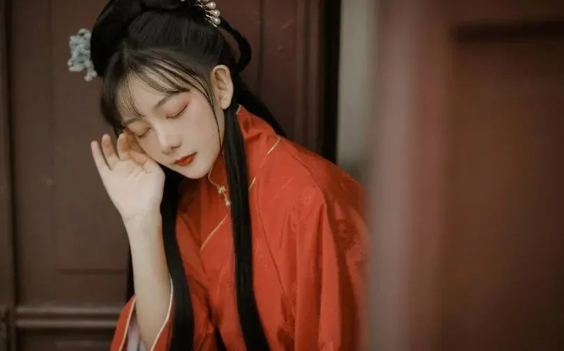 小红!《红楼梦》中出场不多,可是那么多丫鬟,我却记住了她