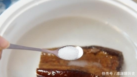 吃不完的腊肉别直接放冰箱!教你一招,不管放多久,味道依旧鲜香