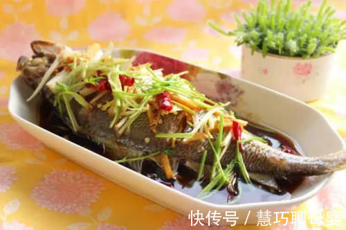 清蒸鱼|美食分享:40年大厨透漏:无论蒸哪种鱼,多加一点它,鱼肉又鲜又嫩还不腥