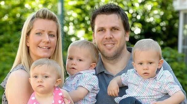 有了三胞胎后，爸爸上厕所都变成这样的画风，一旁妈妈笑抽了