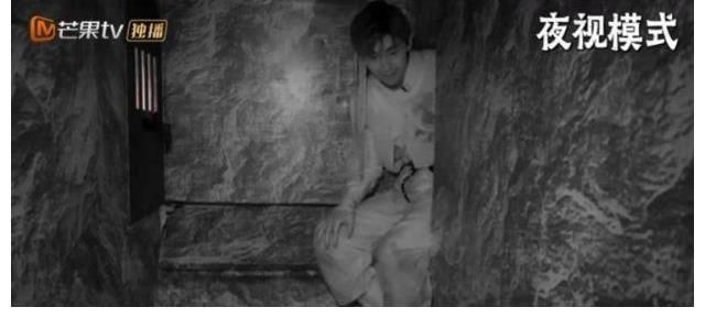 成员们|《密室大逃脱》邓伦怂到卖萌，黄明昊抓鸡有阴影，解密游戏太刺激