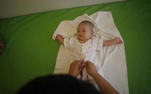 月子中心|朋友三伏天坐月子，担心太热又不敢吹空调，我给她出了这招