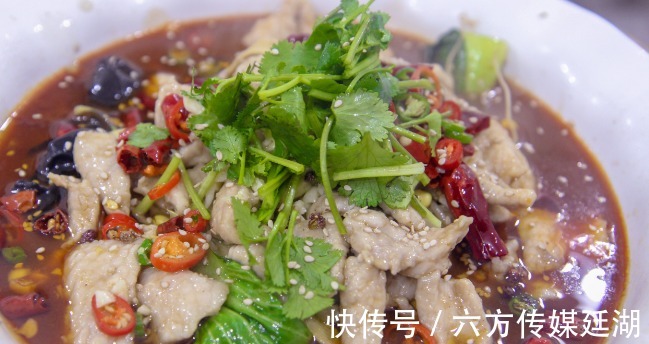 汤水|解锁经典川菜水煮肉片家常做法,肉片香辣软嫩,开胃又下饭