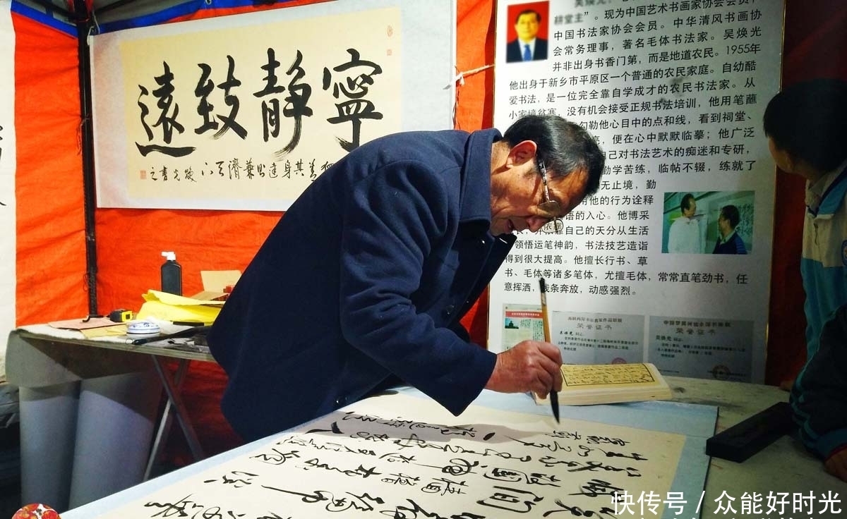 老鹰|男子画只老鹰当鸡卖,六尺作品40元,有人说贵有人称糊墙划算