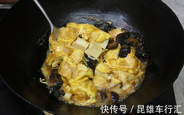 香菇|1块豆腐,2个鸡蛋,简单一做,酥香软嫩又多汁,经济实惠又下饭