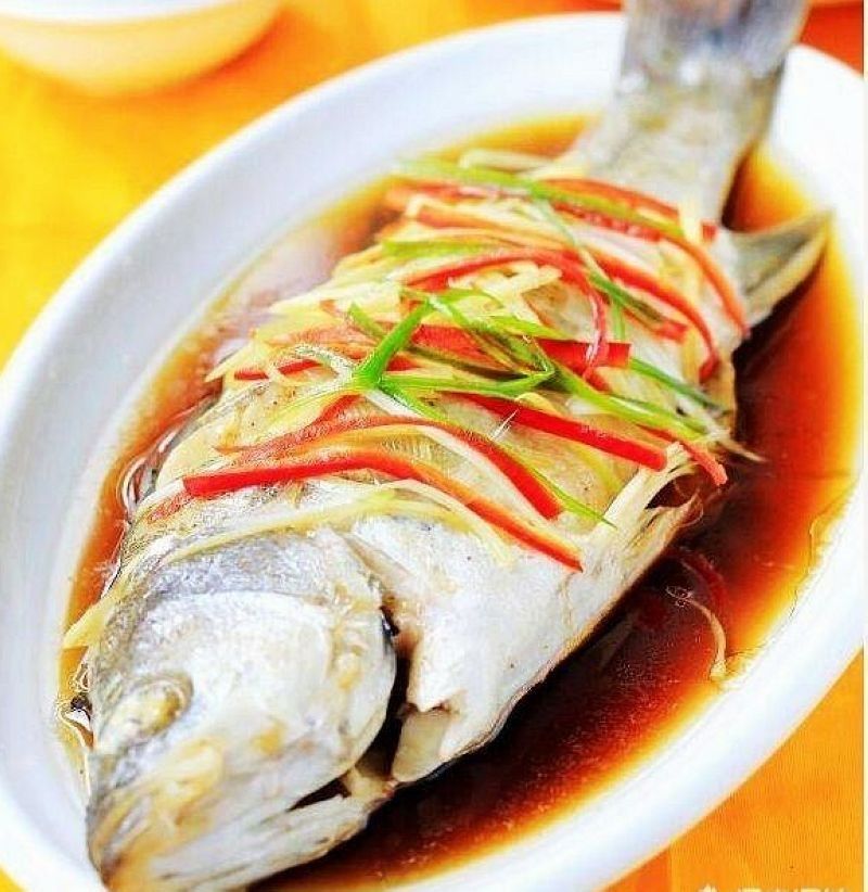 做清蒸鱼是先淋酱油？还是先淋热油？你做对了吗？