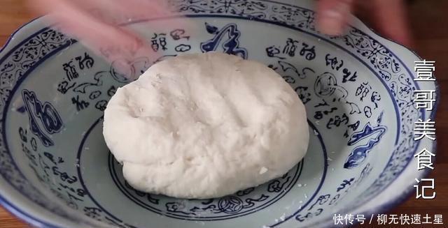  入适量|糯米粉这样做真是太香了，开水一烫，香甜酥脆，出锅全家抢着吃！