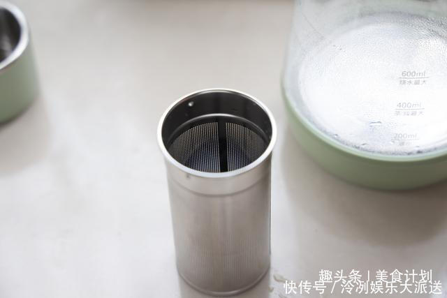 搞定|夏天饮料别再买了,教你在家自制水果茶,简单几步就搞定,超好喝