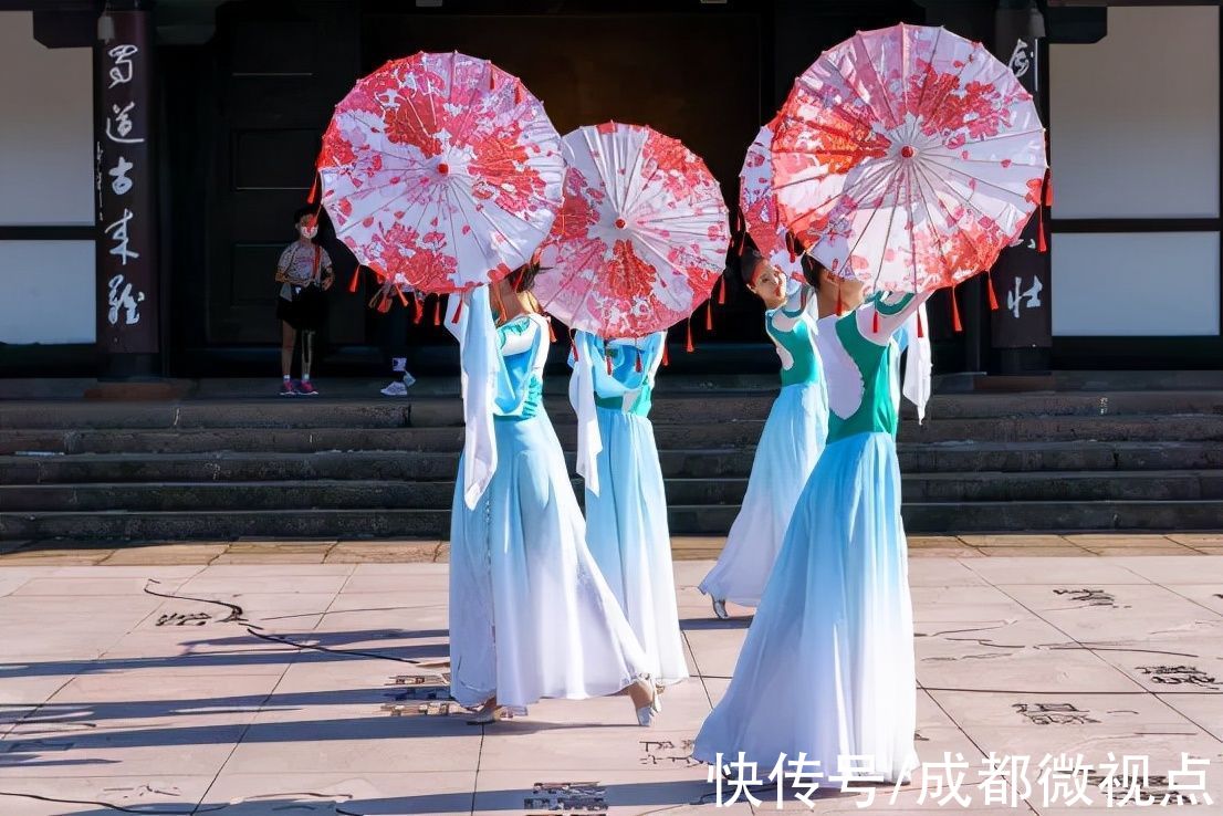 小姐姐|向日葵、汉服秀、露营......剑门关景区和双旗美村又叒火了