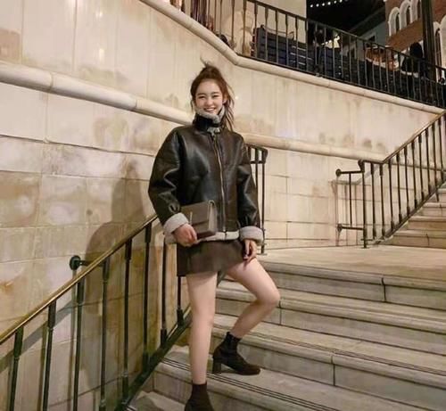 羊羔绒|真正时髦的女人，少穿“卫衣牛仔裤”，这样搭配才洋气