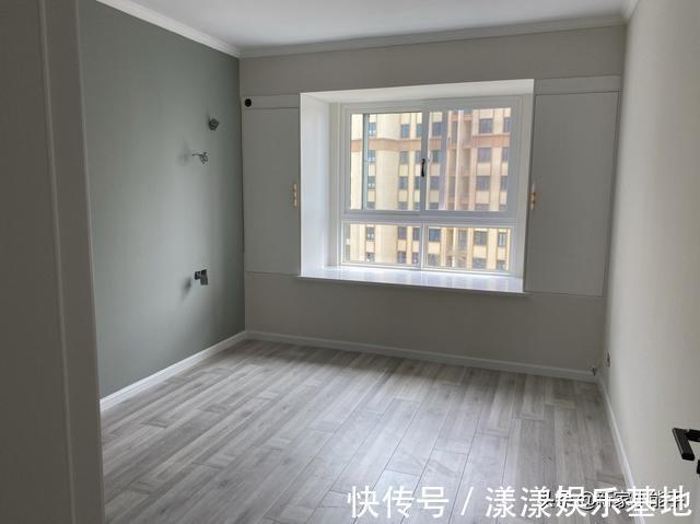 装修|越来越流行装修不做吊顶,不做电视墙,看她家,全屋极简又耐看