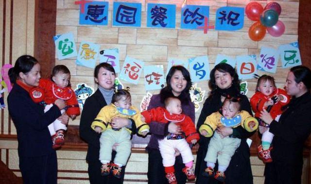 心头宝|爸爸姓“杨”,喜得5胞胎,灵机一动起得佳名,上户口民警乐开花