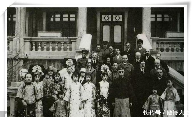 老照片|溥仪罕见的老照片，很多镜头都难得一见，也有他56岁的婚礼照片