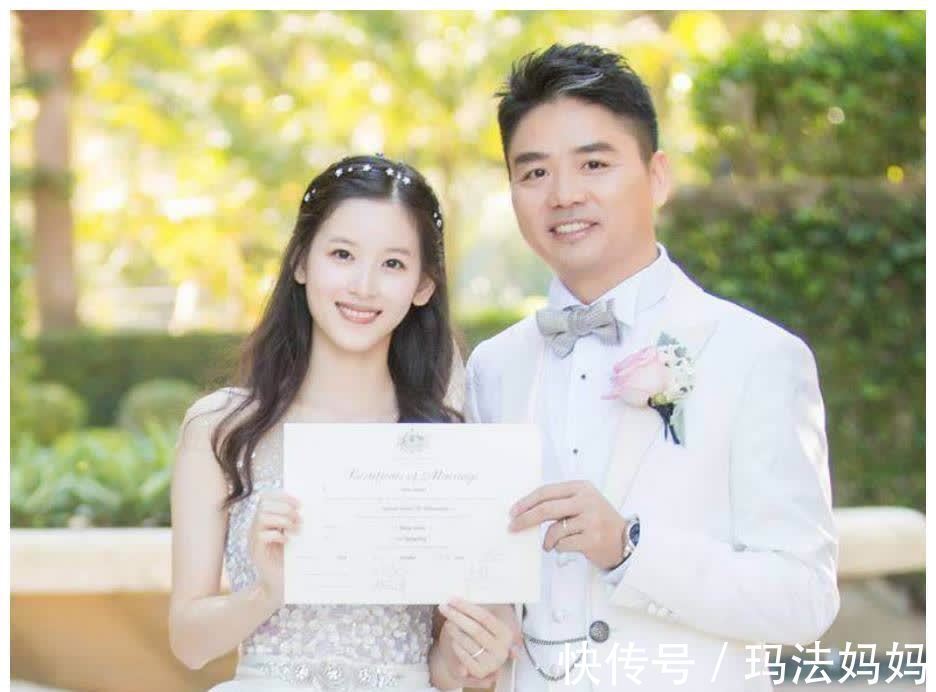 马化腾|只比刘强东大5岁的丈母娘长啥样？看到照片，网友：这不是姐妹？
