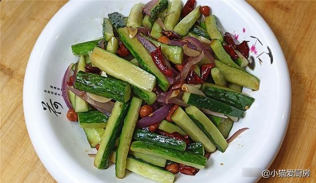 做法|教你炝拌黄瓜条的家常做法，制作简单，清脆爽口味道香辣好吃