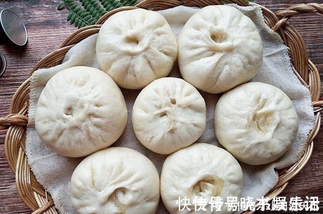 吃起来|入秋,这菜再不吃就下市了,腌制好做成包子蒸一锅,吃起来特香