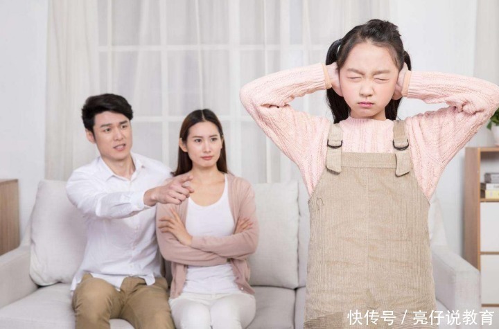 父母|孩子长大后会不会疼父母,小时候早有暗示,满足一点就算没白养