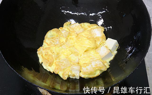 香菇|1块豆腐,2个鸡蛋,简单一做,酥香软嫩又多汁,经济实惠又下饭