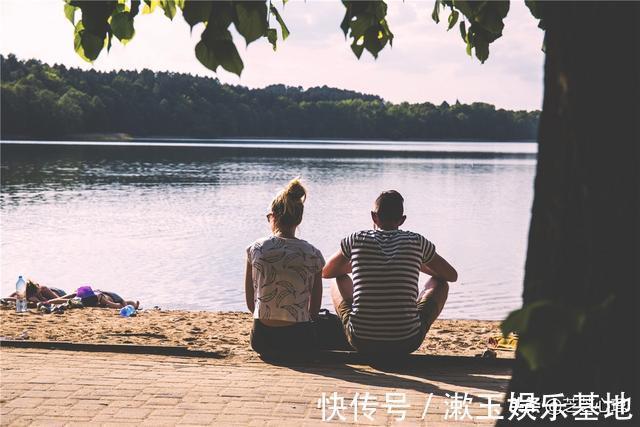 朋友之间|心理学:男性触碰女性身体是什么心理?触碰哪里是好感?哪里不是