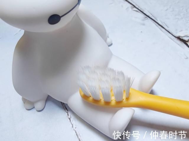 咸蛋超人|孩子排斥刷牙的原因?种草两款儿童电动牙刷,让孩子爱上刷牙