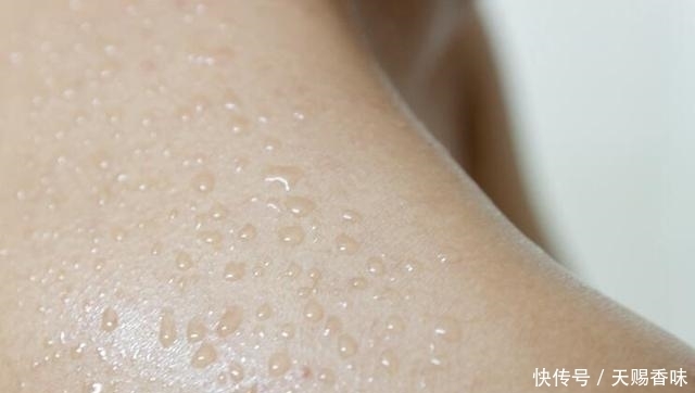 痘痘|后背的螨虫痘痘一天天变严重,是时候排螨虫了,3方法除螨最快!