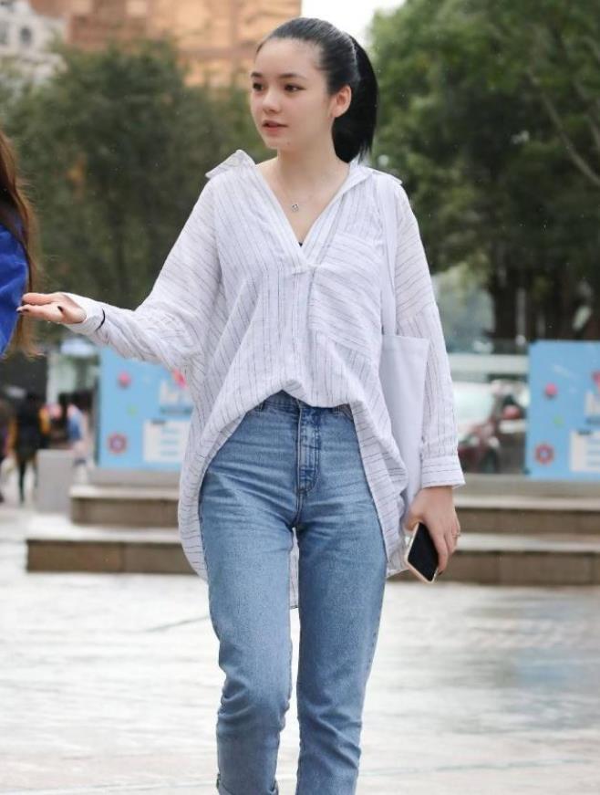 雪纺衫|艳若桃李的小姐姐, 一件碎花雪纺衫配牛仔裤, 清纯十分迷人