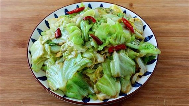 红辣椒|这才是手撕包菜的正确做法，清脆爽口好吃有诀窍，看一遍就能学会