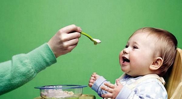 4个月宝宝吃辅食，你知道粥应该怎么吃吗？介绍几种营养粥