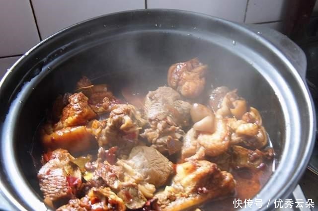 冬天|冬天要多吃羊肉,加1根萝卜做红焖羊肉,不腥不膻,好吃解馋