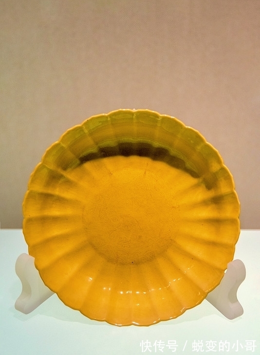 清代@清代康雍乾三朝瓷器绘画之比较,古代制瓷历史的顶峰!