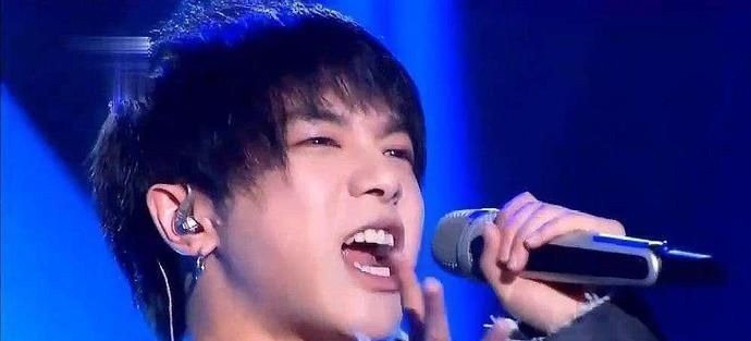 拋卻那些公式化的舞臺(tái)表現(xiàn),華晨宇的真實(shí)唱功到底什么水平