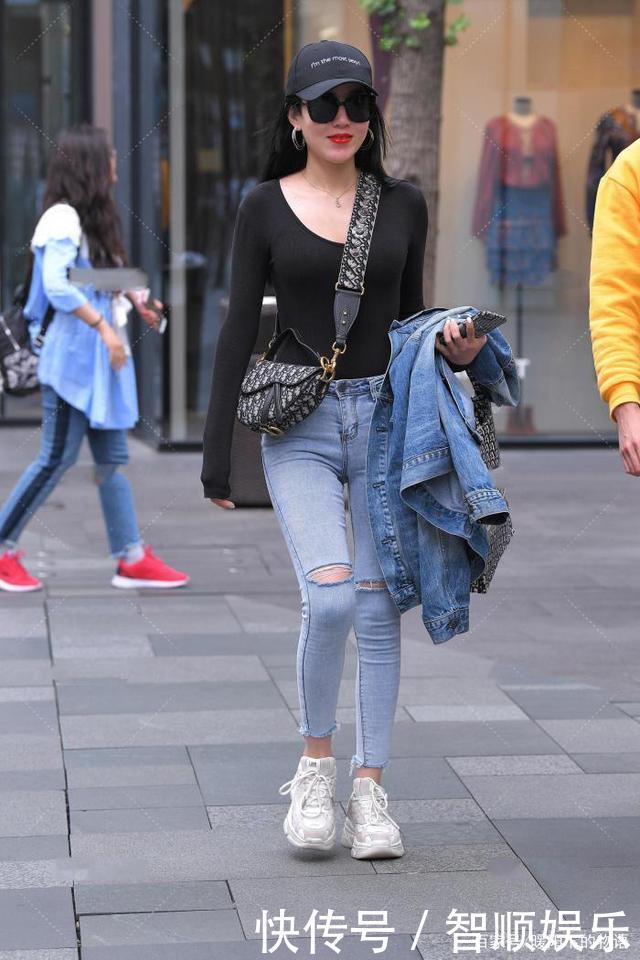 靓丽|选择牛仔裤,让你轻松应对换季穿搭,打造出休闲靓丽的造型