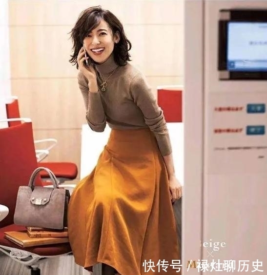 奔四奔五的女人,秋冬别总穿卫衣,不显气质!看潮人精致穿搭真美