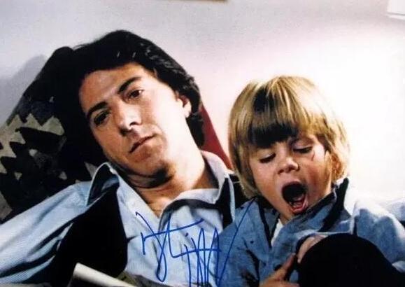 哭泣|11岁女孩是4个孩子的“妈”,经常一个人无故哭泣:我只是孩子