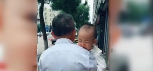 我是谁|1岁的宝宝被姥爷抱走断奶,之后妈妈去接,宝宝不愿相认