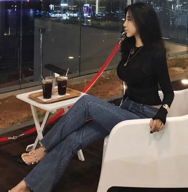 牛仔裤 穿上牛仔裤,气质更加动人,穿出时髦亮眼的装扮