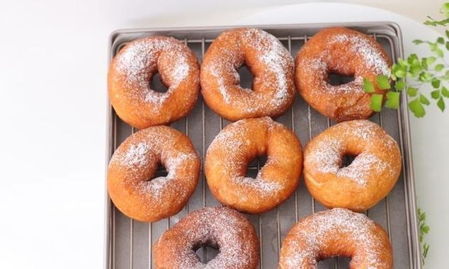 面粉|甜甜圈别再买,五勺面粉两颗鸡蛋,做着比麻花简单,比油条好吃