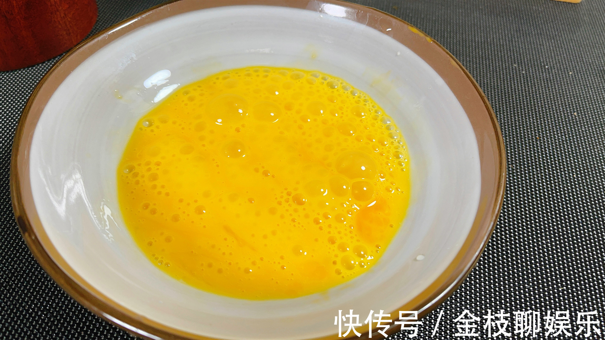 野葱炒鸡蛋|这蔬菜是“地里长的天然青霉素”,每周吃2次,提高免疫力身体棒