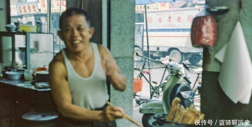 早上没吃饭,现在有点饿?80年代的各色小吃摊了解一下