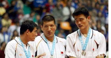 国家队|巩晓彬甘愿做他小弟,姚明饭桌上都提起,却难在中国篮坛立足!