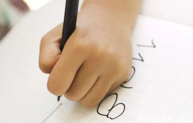 右手|为什么有的孩子是“左撇子”,究竟是聪明还是发育障碍?答案在这