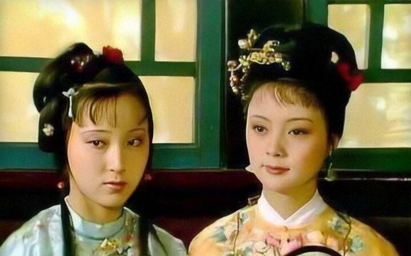 坟墓$穿了不该穿的衣服,写下不该写的诗,薛宝钗亲手为自己掘下坟墓